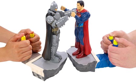 Trở về tuổi thơ dữ dội với bộ đồ chơi siêu anh hùng phong cách cực "ngố"