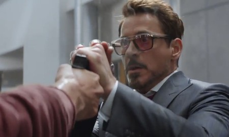 Iron Man sử dụng điện thoại... "Tầu" tầm trung trong Captain America: Civil War