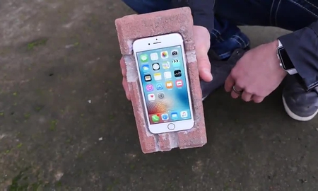 Cảnh báo: Máy iPhone biến thành cục gạch vì cố gắng chơi Pokemon Go