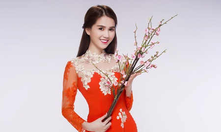 Cùng ngắm Ngọc Trinh ngọt ngào trong bộ ảnh chúc Tết game thủ