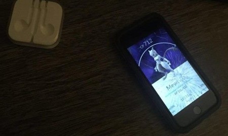 Vừa bắt được Mewtwo, game thủ Pokemon GO liền bị nhóm Rocket cướp điện thoại
