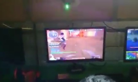 Hack Đột Kích, game thủ này đã bị đuổi khỏi quán net ngay lập tức