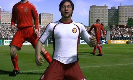 Huyền thoại Việt Nam trong FIFA Online 3: Trung phong siêu hạng Lê Huỳnh Đức