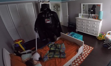 Ông bố giả dạng làm trùm hắc ám để đánh thức con trai và cái kết bất ngờ!