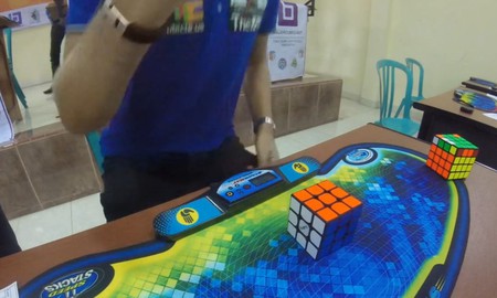 Kinh ngạc trước kỷ lục xếp Rubik mới, chỉ chưa đầy 5 giây là xong