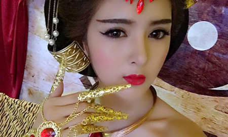 Hot girl 'búp bê' Lilly Luta trở thành đại sứ game Đế Vương Bá Nghiệp