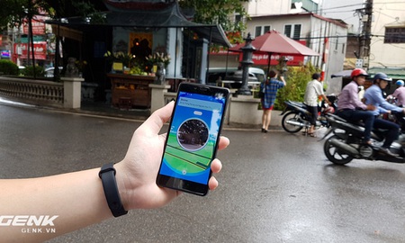 Hàng trăm nghìn người Việt phát sốt với Pokemon GO chỉ trong sáng nay