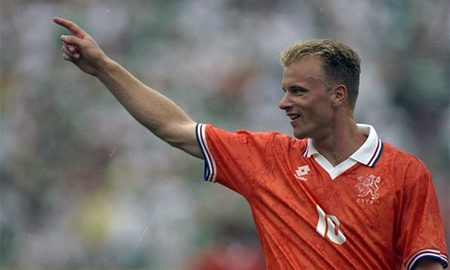 Dennis Bergkamp: Bay cao trong FIFA Online 3