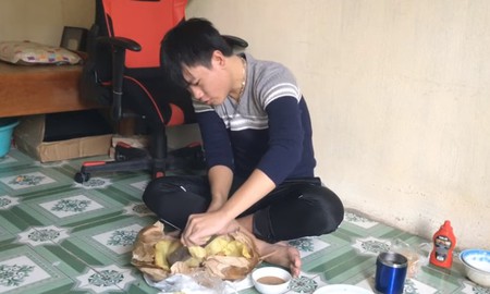 Không chỉ vũ khí, youtuber Đột Kích số 1 Việt Nam quyết định trải nghiệm thêm cả ‘’gà khỏa thân’’