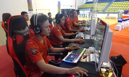 Với lịch thi đấu bá đạo này, đội tuyển Đột Kích vẫn giành tới 2 chức vô địch chỉ trong 1 ngày