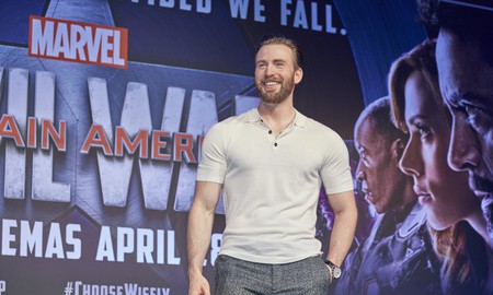 Captain America tiết lộ mình muốn hẹn hò với... Black Widow