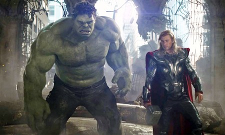 Thor phải vứt bỏ cây búa thần của mình, chuyển sang dùng song kiếm trong phim mới