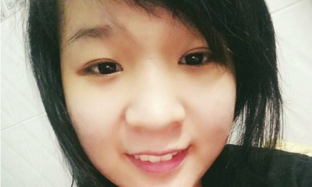 Cầm AK-47 bằng tay trái, nữ game thủ Đột Kích “đấm mồm” như một cỗ máy