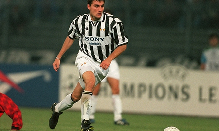 “Bò mộng” cho lối chơi cục súc trong FIFA Online 3