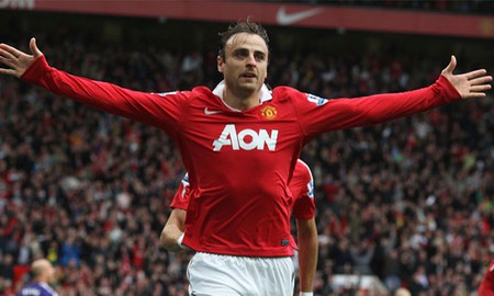 Kỹ thuật FIFA Online 3: Berbatov spin - xoay người 90 độ để xoay chuyển thế trận