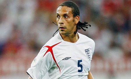 EA sẽ sớm cập nhật có R. Ferdinand World Legend trong FIFA Online 3?