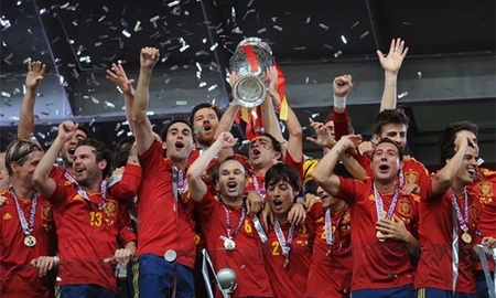 FIFA Online 3: Chơi team color Tây Ban Nha với sơ đồ 4-1-2-1-2