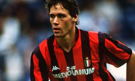 FIFA Online 3 - Van Basten World Legend: Tiền đạo hoàn hảo bậc nhất