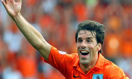 R. van Nistelrooy: Vị thần trong vòng cấm của FIFA Online 3