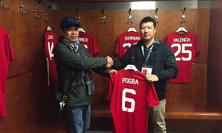 Cặp Bình luận viên bóng đá nổi tiếng Quang Huy & Quang Tùng sang Anh dự Manchester United Tour