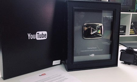 Lại thêm một youtuber Đột Kích nữa được vinh danh với nút Play mạ Bạc