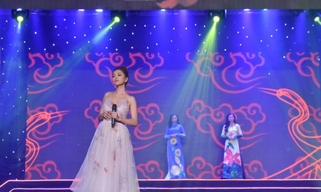 Bích Phương dịu dàng “đọ sắc” cùng Top 10 Miss Võ Lâm Truyền Kỳ Mobile