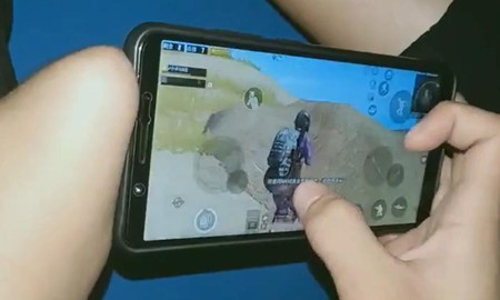 Dù chỉ có một tay, nhưng game thủ này vẫn "quẩy" PUBG Mobile cực "nghề"