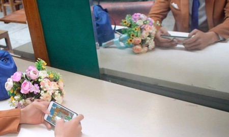 Hài hước chàng game thủ đi chụp ảnh cưới vẫn không quên đăng nhập chiến liên server