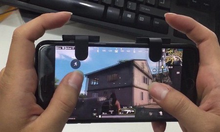 Trải nghiệm chơi PUBG mobile với G-Point Controller - nút cảm ứng giúp bạn bắn “bách phát bách trúng”