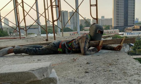 PUBG Mobile: Chiêm ngưỡng màn cosplay siêu tiết kiệm của... anh chàng thợ xây