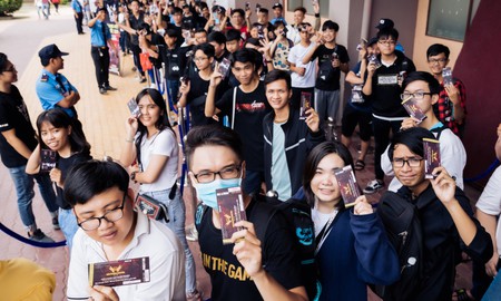 Trước thềm Chung Kết Quốc Gia - Đấu Trường Sinh Tồn 2019: Game thủ nô nức xếp hàng tham dự sự kiện hot nhất trong năm của Free Fire