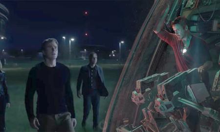 Avengers: Endgame: Truy tìm danh tính kẻ "bí ẩn" xuất hiện từ trên không khiến các siêu anh hùng phải "náo loạn"