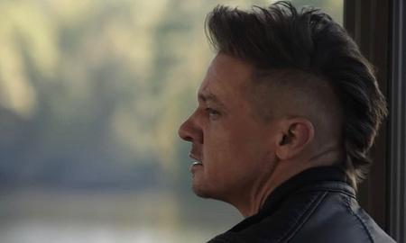 Sau tất cả, kiểu tóc lạ của Hawkeye mới là điều "nổi bất" nhất trong trailer Avengers: Endgame