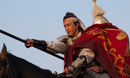 Chỉ là phẩm cam 5 sao, vị tướng này vẫn có thể “1 hit” Tần Thủy Hoàng 10 sao phẩm đỏ, quá vô lý!