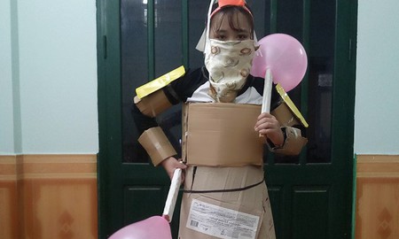 Quặn ruột với 'đặc sản' cosplay cây nhà lá vườn của game thủ Việt: Áo mưa, túi nilon vẫn đẹp lung linh