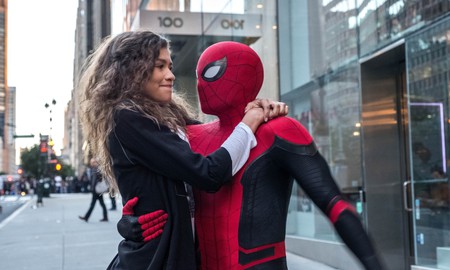 Ra tay bảo vệ fan nữ, Tom Holland chứng minh mình đích thực là Người Nhện ngoài đời thật
