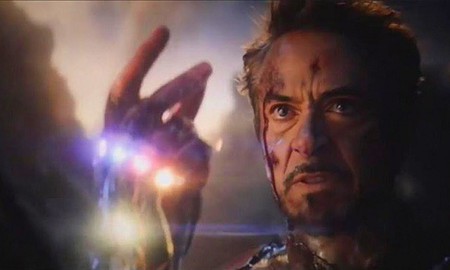 Hé lộ cảnh quay bị cắt của Endgame, Captain Marvel và một loạt siêu anh hùng quỳ xuống trước cái chết của Iron-Man
