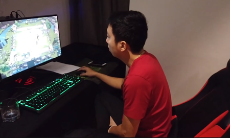 LMHT: Đây là cách EVOS chuẩn bị cho Rift Rivals - Từ HLV tới tuyển thủ chăm chú chơi... Đấu Trường Chân Lý