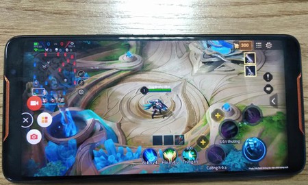 Trải nghiệm "Quái vật Gaming" ROG Phone: Liên Quân 3.0 hay PUBG Mobile "HDR" cân được hết
