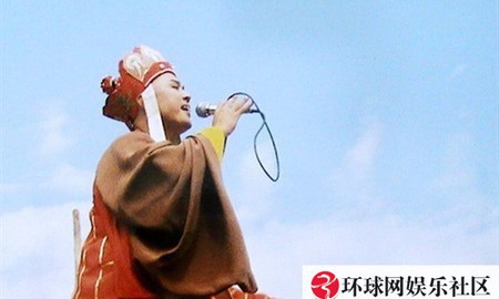 "Đường Tăng" cầm mic hát và những hình ảnh hậu trường hiếm có của Tây Du Ký 1986