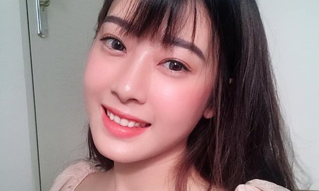 Xinh như thế này mà vẫn bị “người yêu ảo” cắm sừng, đúng là kẻ ăn không hết người lần chẳng ra...