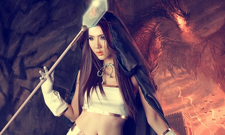 Ngọc Quyên bốc lửa với cosplay Vạn Vương Chi Vương