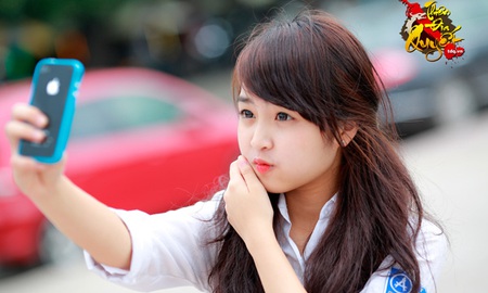 Ngắm nữ game thủ cấp 3 chơi game