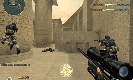 Shock khi xem game thủ bắn Đột Kích bằng chân