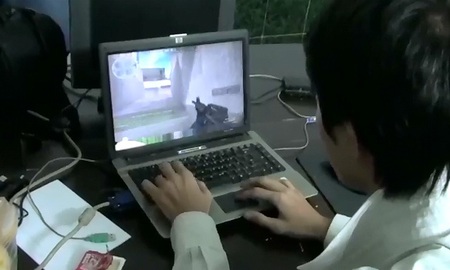 Game thủ bá đạo chơi Đột Kích không cần chuột