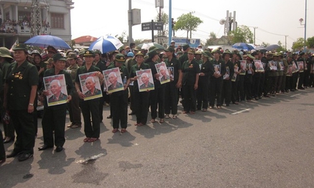 Những hình ảnh khó quên được cộng đồng mạng chia sẻ trong ngày Quốc tang