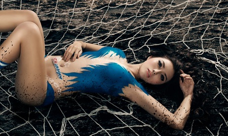 Bỏng mắt với bộ ảnh body painting của hot girl Kim Trúc