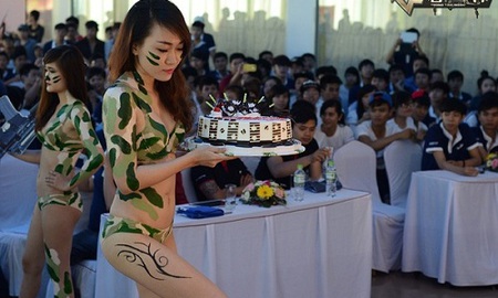 “Bỏng mắt” với dàn Bikini show của Đột Kích