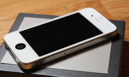 Thay màn hình cảm ứng cho iPhone 4 và 4S