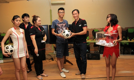 Danh thủ Đặng Phương Nam trở lại với sân cỏ... Đột Kích